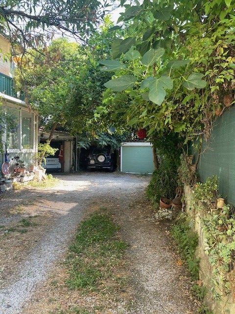 Studio - 85 m² - 4 pièces