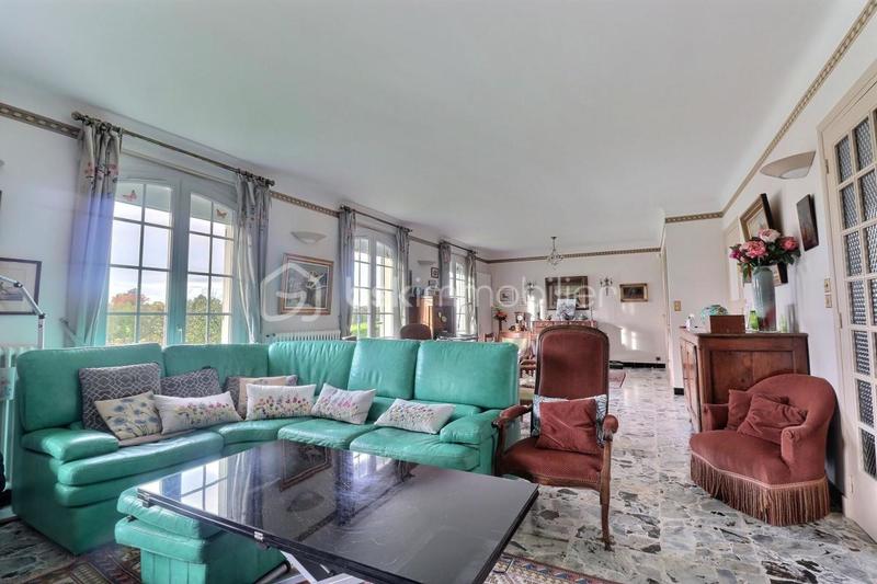 Maison traditionnelle - 187 m² - 7 pièces