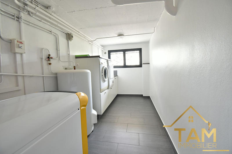 Maison - 228 m² - 8 pièces