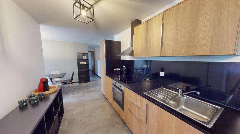 Appartement - 100 m² - 6 pièces