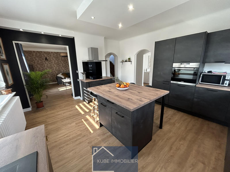 Propriété - 355 m² - 9 pièces