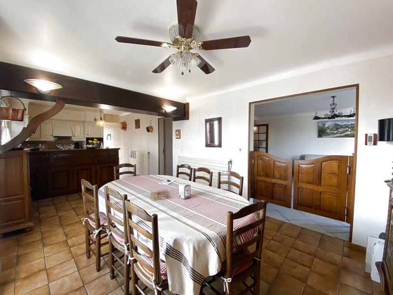 Maison - 220 m² - 10 pièces