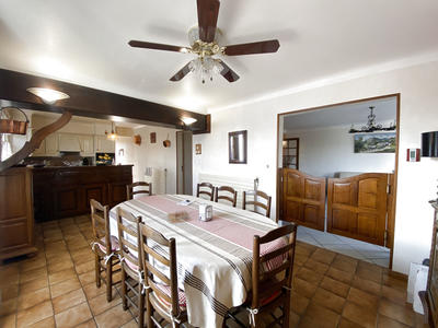 Maison - 220 m² - 10 pièces