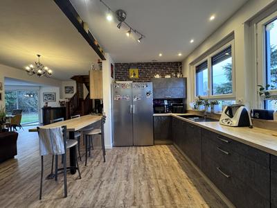 Maison - 180 m² - 8 pièces