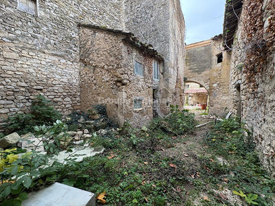 Maison - 930 m² - 30 pièces