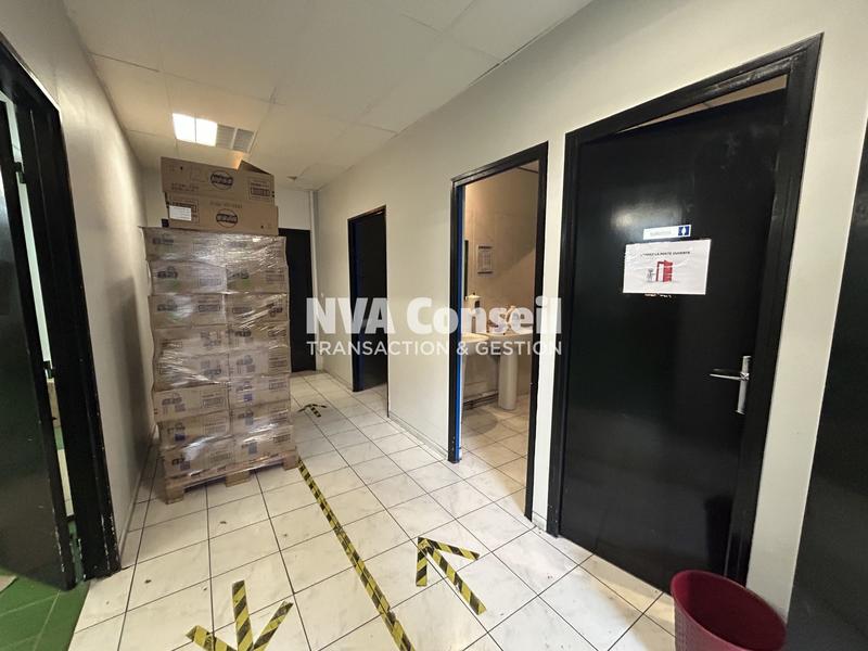 Entrepôt - 674 m²