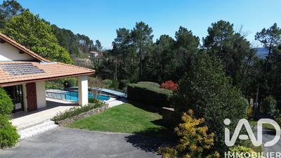 Maison - 202 m² - 6 pièces