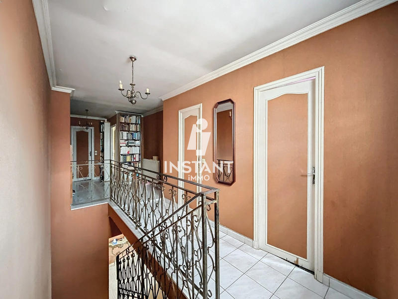 Maison traditionnelle - 200 m² - 8 pièces