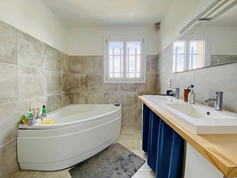 Maison - 180 m² - 8 pièces