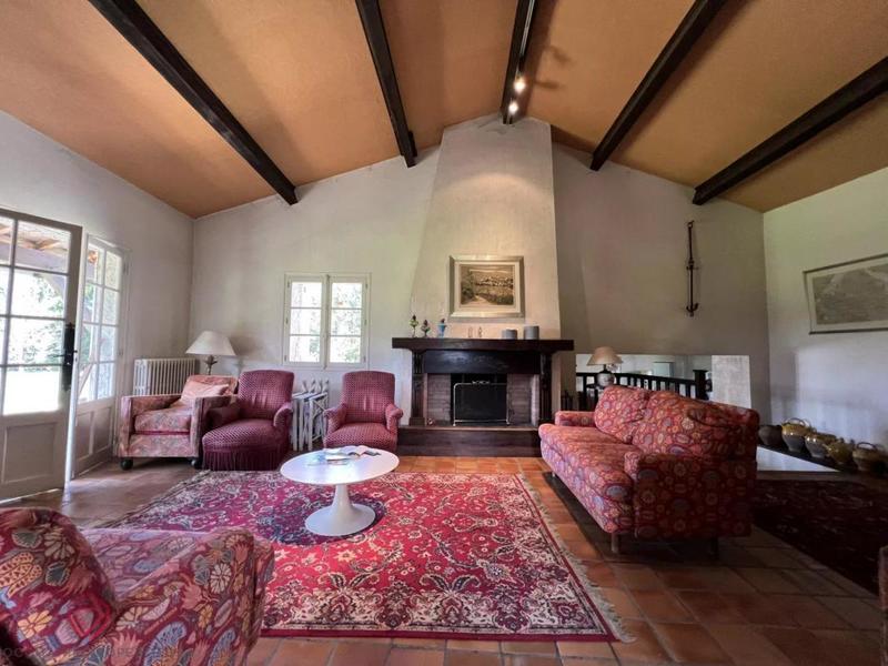 Propriété - 227 m² - 7 pièces