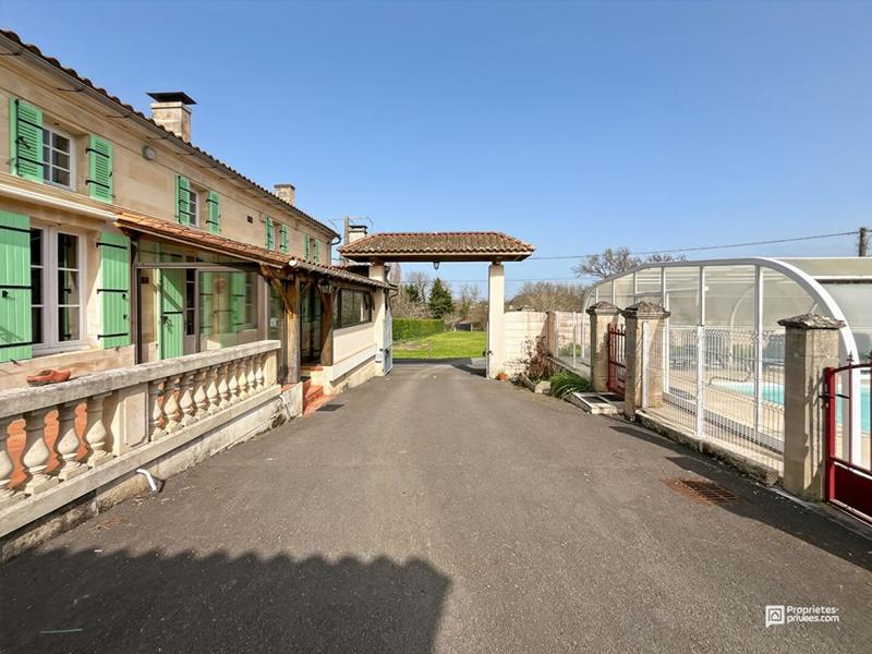Maison - 155 m² - 9 pièces