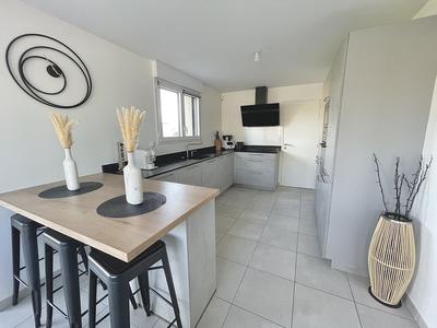 Maison - 94 m² - 5 pièces