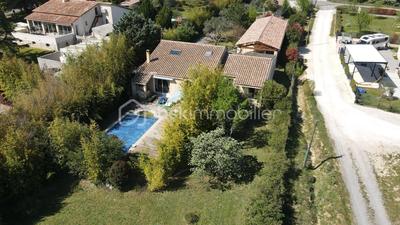 Propriété - 203 m² - 8 pièces