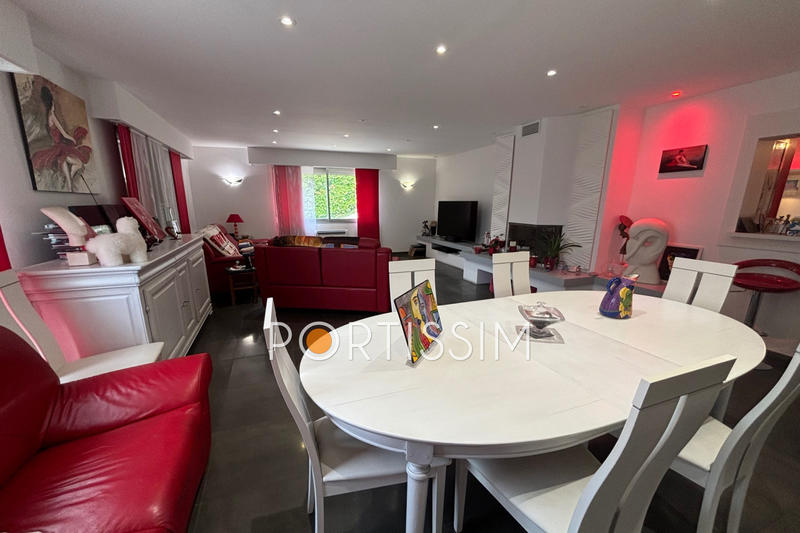 Maison - 240 m² - 5 pièces