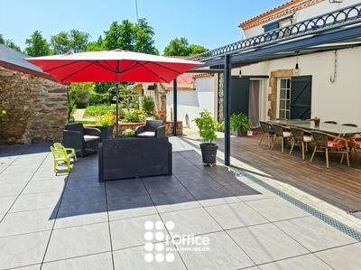 Maison - 299 m² - 11 pièces