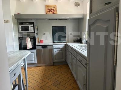 Maison - 240 m² - 11 pièces