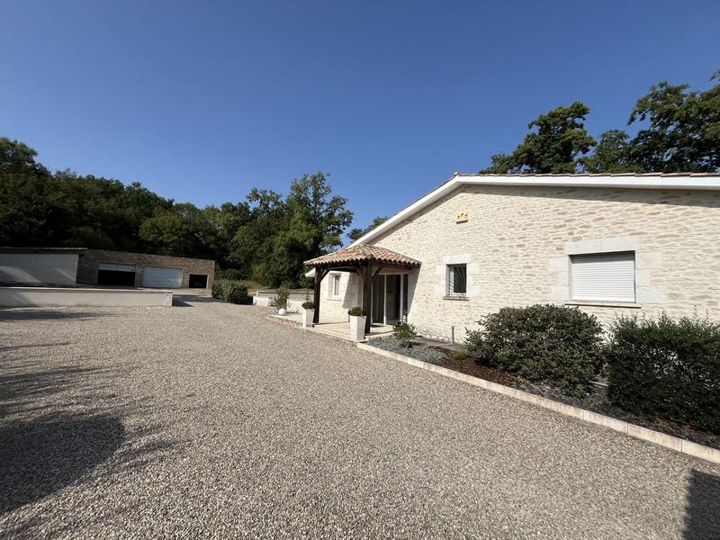 Maison traditionnelle - 210 m² - 8 pièces