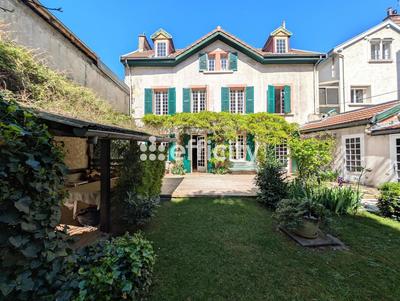 Maison - 186 m² - 5 pièces