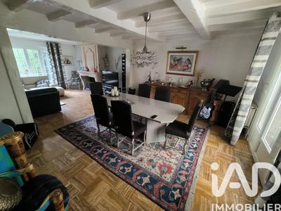 Maison - 216 m² - 5 pièces