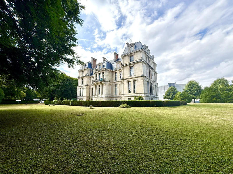 Château - 1 200 m² - 26 pièces