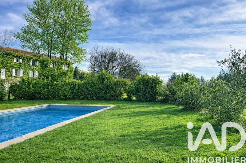 Maison - 460 m² - 13 pièces