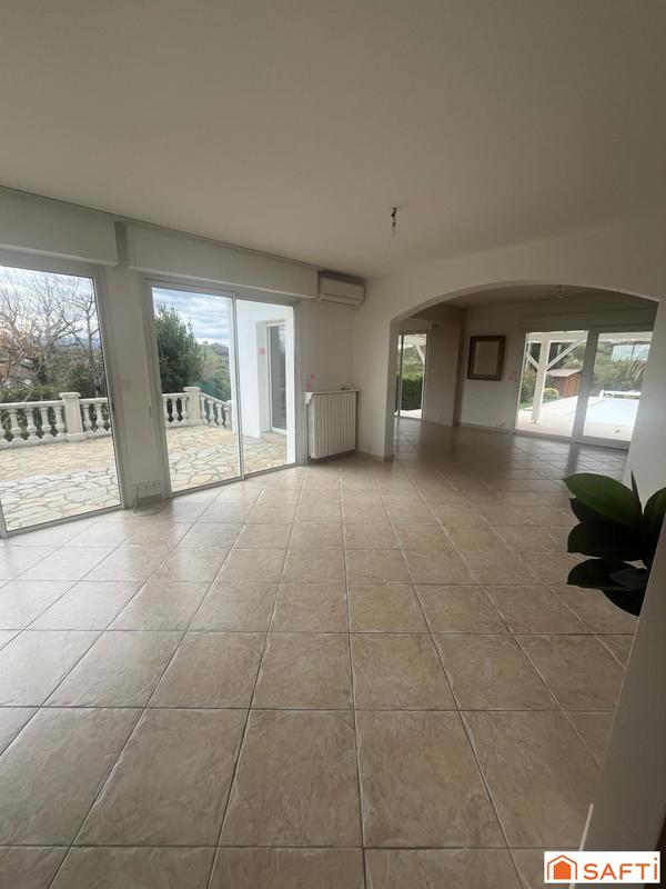 Villa - 200 m² - 6 pièces