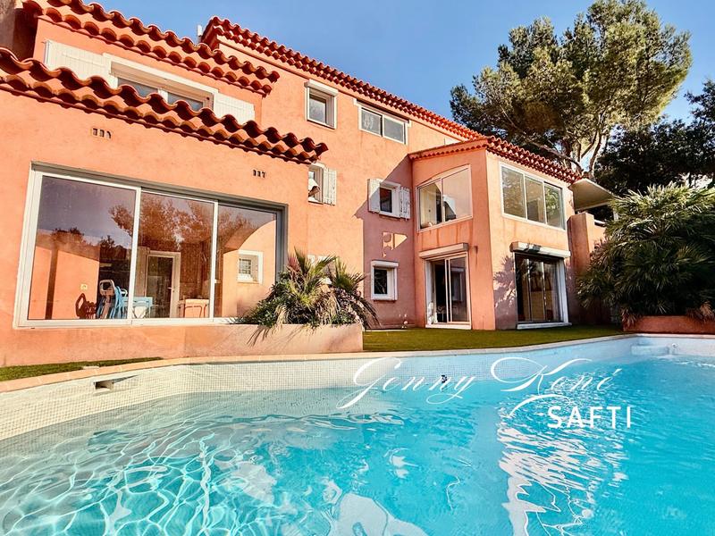 Maison - 198 m² - 7 pièces