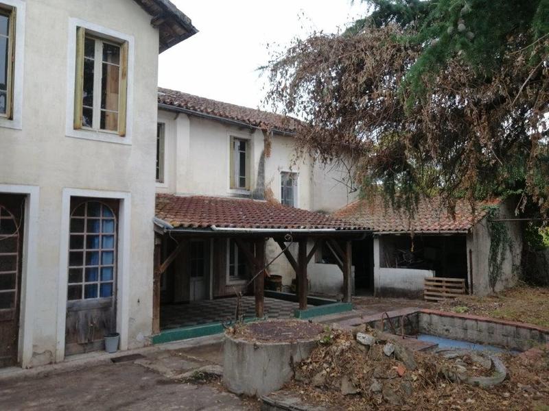 Maison de village - 300 m² - 10 pièces