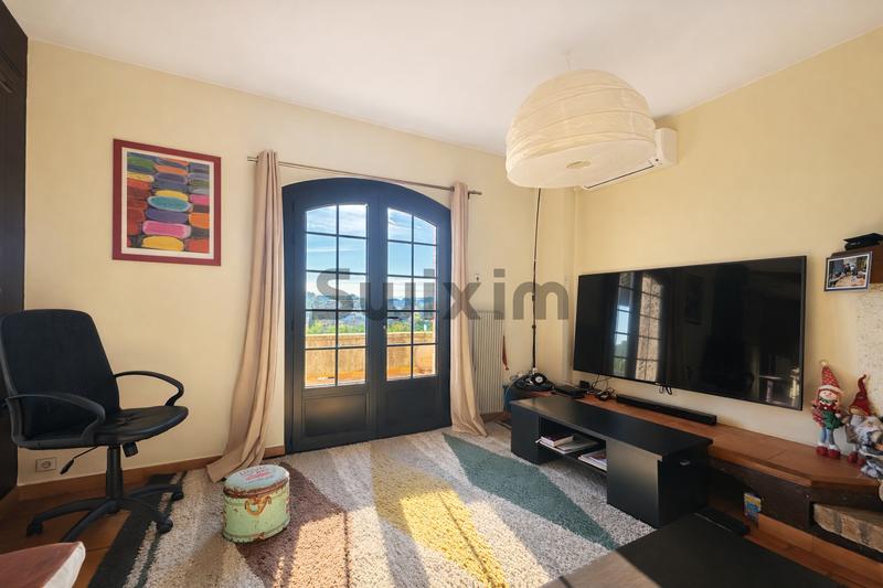 Propriété - 300 m² - 11 pièces