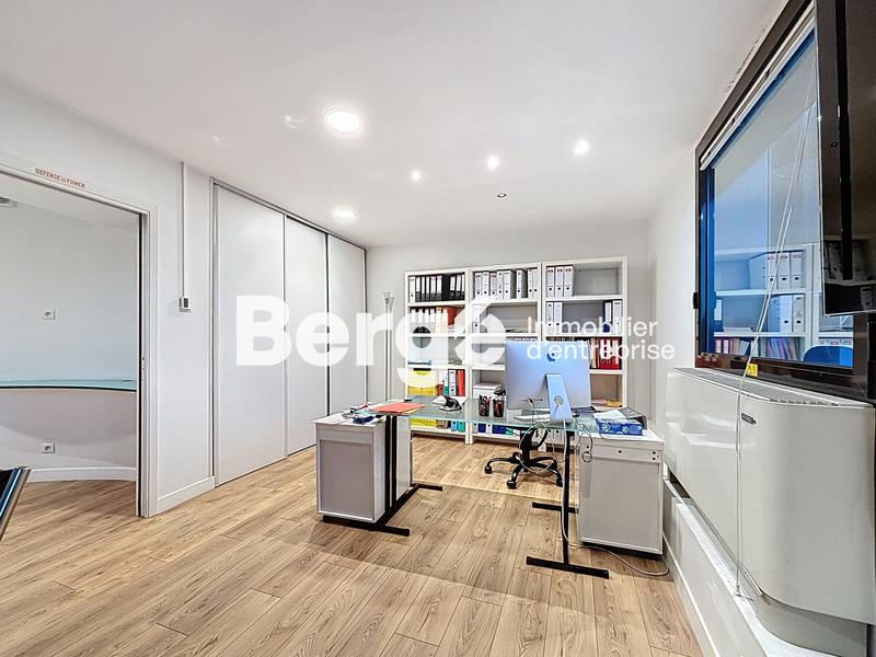 Bureau - 173 m²