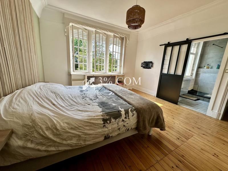 Maison - 219 m² - 9 pièces