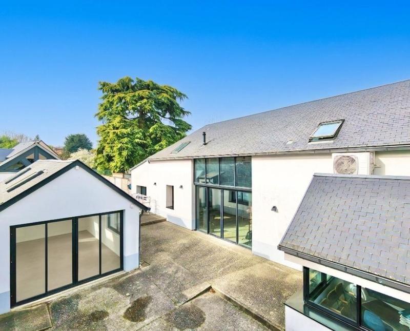 Maison - 224 m² - 8 pièces