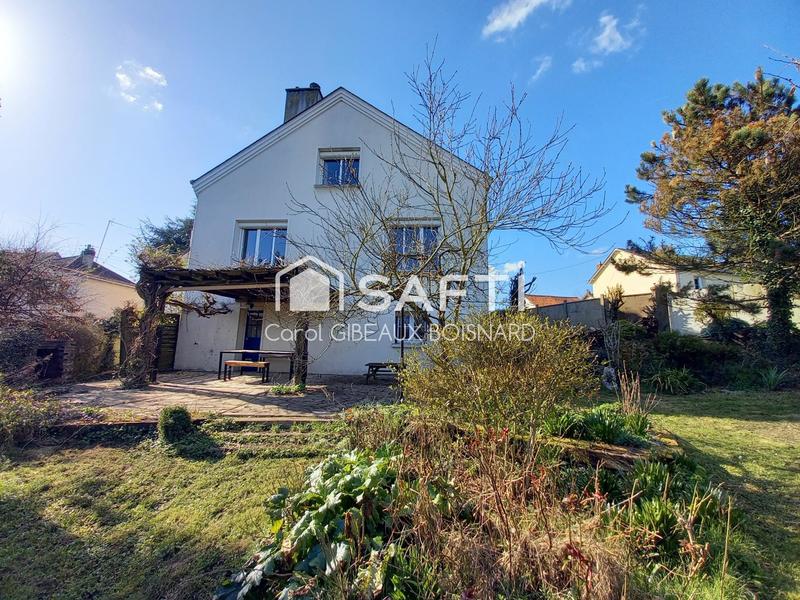 Maison - 180 m² - 8 pièces