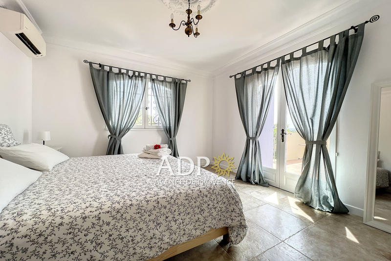 Maison - 250 m² - 7 pièces