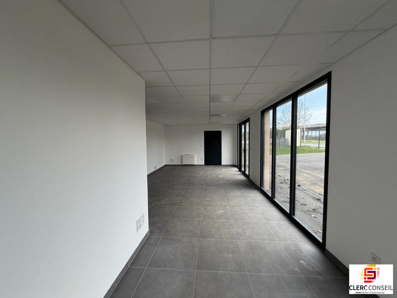 Local d'activités - 221 m²