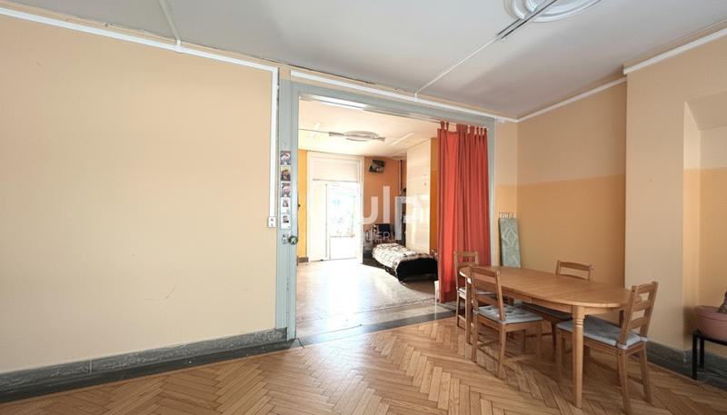 Maison - 235 m² - 8 pièces