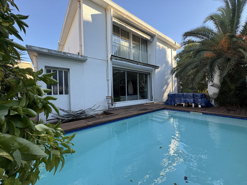 Maison - 205 m² - 6 pièces