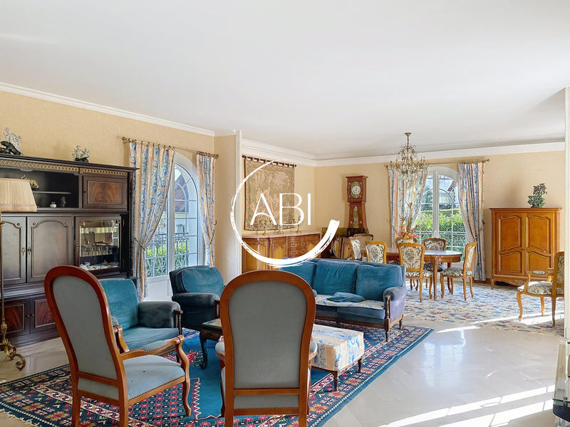 Maison traditionnelle - 200 m² - 6 pièces