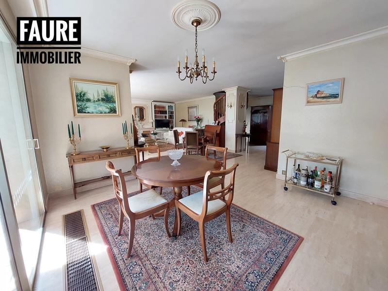 Villa - 270 m² - 10 pièces