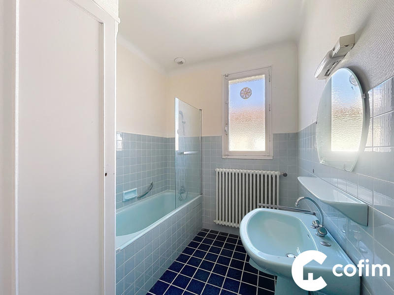 Maison traditionnelle - 180 m² - 7 pièces