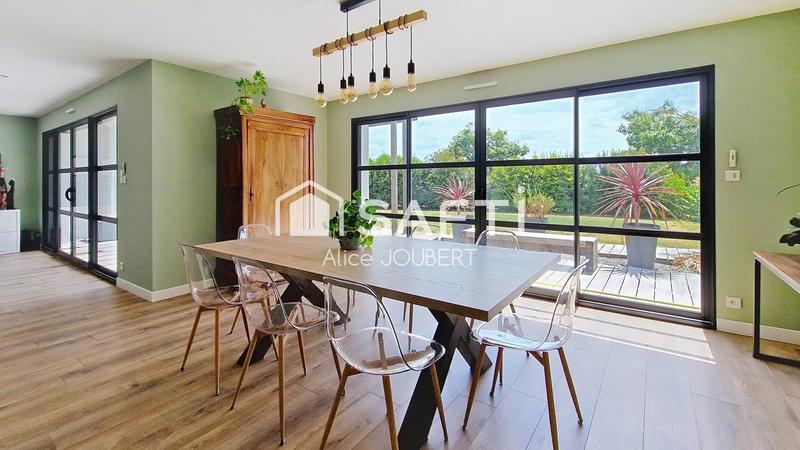 Maison - 210 m² - 8 pièces