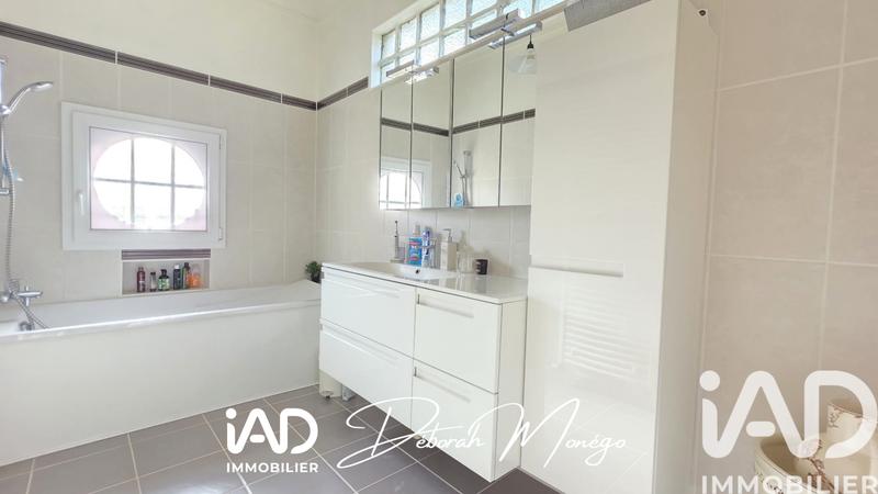 Maison - 99 m² - 5 pièces