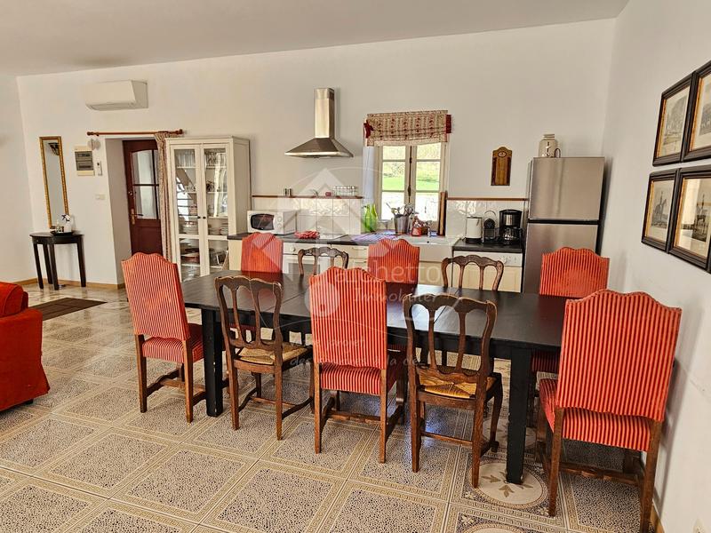 Propriété - 230 m² - 12 pièces