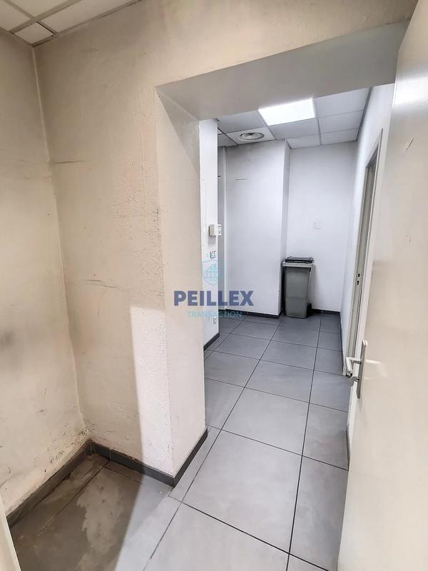 Local commercial - 88 m² - 4 pièces