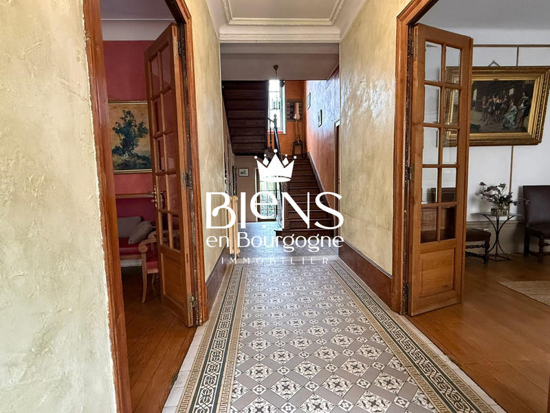 Maison - 200 m² - 9 pièces