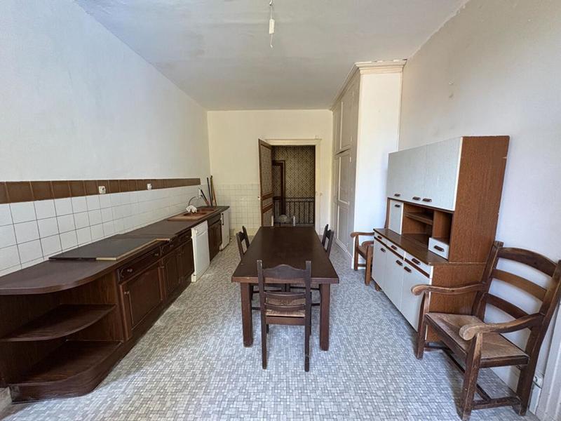 Maison - 210 m² - 6 pièces