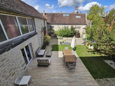 Maison traditionnelle - 180 m² - 9 pièces
