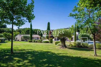 Maison - 465 m² - 11 pièces