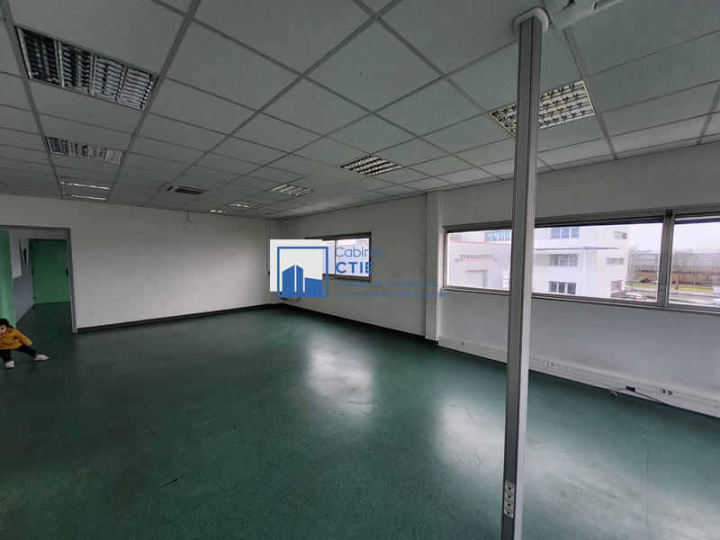 Bureau - 310 m²