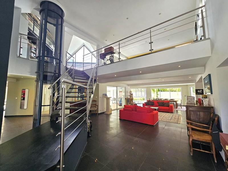 Maison - 530 m² - 10 pièces